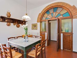 Poolside Leisure in Empoli Hideaway