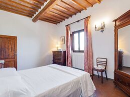 Poolside Leisure in Empoli Hideaway