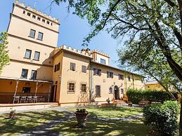 Poolside Leisure in Empoli Hideaway