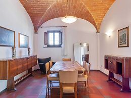 Poolside Leisure in Empoli Hideaway