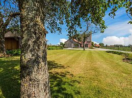 Chic Villa in Comines-warneton With Garden