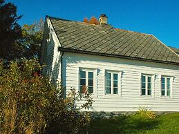 8 Person Holiday Home in Fjørtoft