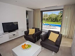 Villa in Novigrad With Pool & Rooftop Terrace