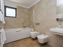 Villa in Novigrad With Pool & Rooftop Terrace
