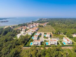 Villa in Novigrad With Pool & Rooftop Terrace