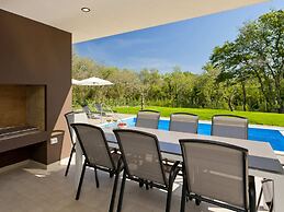Villa in Novigrad With Pool & Rooftop Terrace