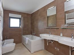 Villa in Novigrad With Pool & Rooftop Terrace