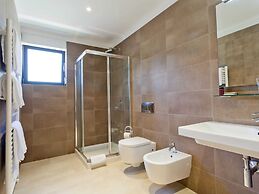 Villa in Novigrad With Pool & Rooftop Terrace