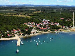 Villa in Novigrad With Pool & Rooftop Terrace