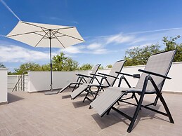 Villa in Novigrad With Pool & Rooftop Terrace