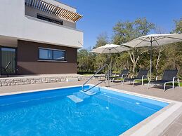 Villa in Novigrad With Pool & Rooftop Terrace