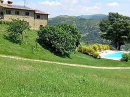 Stunning Villa in Apecchio with Hot Tub