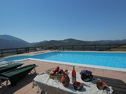 Stunning Villa in Apecchio with Hot Tub