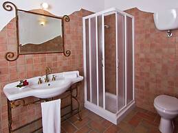 Stunning Villa in Apecchio with Hot Tub