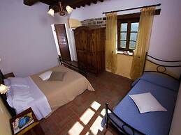 Stunning Villa in Apecchio with Hot Tub