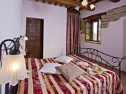 Stunning Villa in Apecchio with Hot Tub