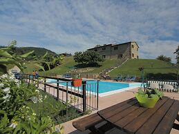 Stunning Villa in Apecchio with Hot Tub