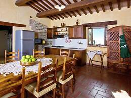 Stunning Villa in Apecchio with Hot Tub