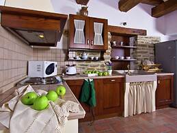 Stunning Villa in Apecchio with Hot Tub