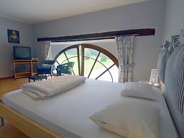 Elegant Castle Stay, Havelange