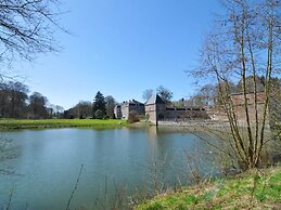 Elegant Castle Stay, Havelange
