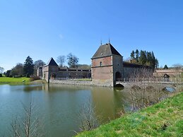 Elegant Castle Stay, Havelange