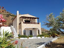 Villa in Agia Galini With Pool Views