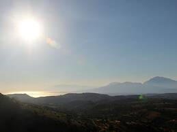 Villa in Agia Galini With Pool Views