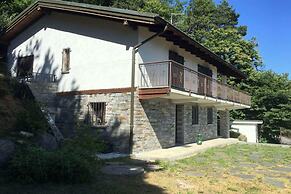 Rustic Villa With Lake Views