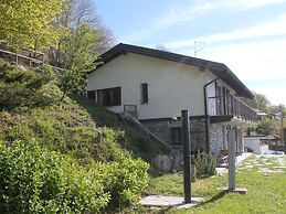 Rustic Villa With Lake Views