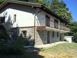 Rustic Villa With Lake Views