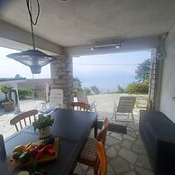 Rustic Villa With Lake Views