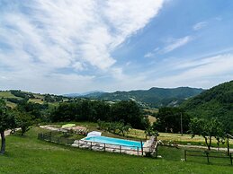 Pretty Farmhouse With Pool