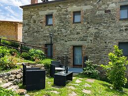 Pretty Farmhouse With Pool