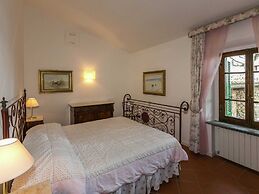 Villa in Siena With Pool and Tuscan Views