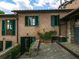 Villa in Siena With Pool and Tuscan Views