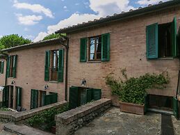 Villa in Siena With Pool and Tuscan Views