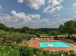 Villa in Siena With Pool and Tuscan Views