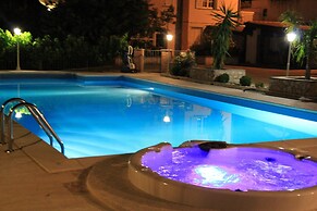Mansion in Case Alte With Pool & Nature Trails