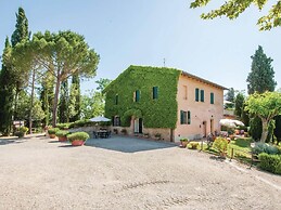 Tuscan Farmhouse With Pool