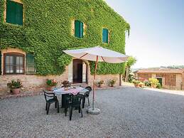 Tuscan Farmhouse With Pool