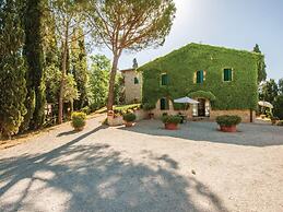 Tuscan Farmhouse With Pool