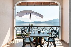 Apartment in Oggebbio With Sea View Terrace