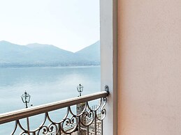 Apartment in Oggebbio With Sea View Terrace