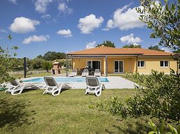 Villa in Sorici With Private Pool