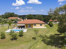 Villa in Sorici With Private Pool