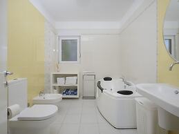 Villa in Sorici With Private Pool