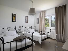 Villa in Sorici With Private Pool