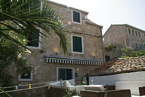 Traditional House With two Apartments