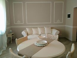 Villa in Montecarlo With Pool and Scenic Views